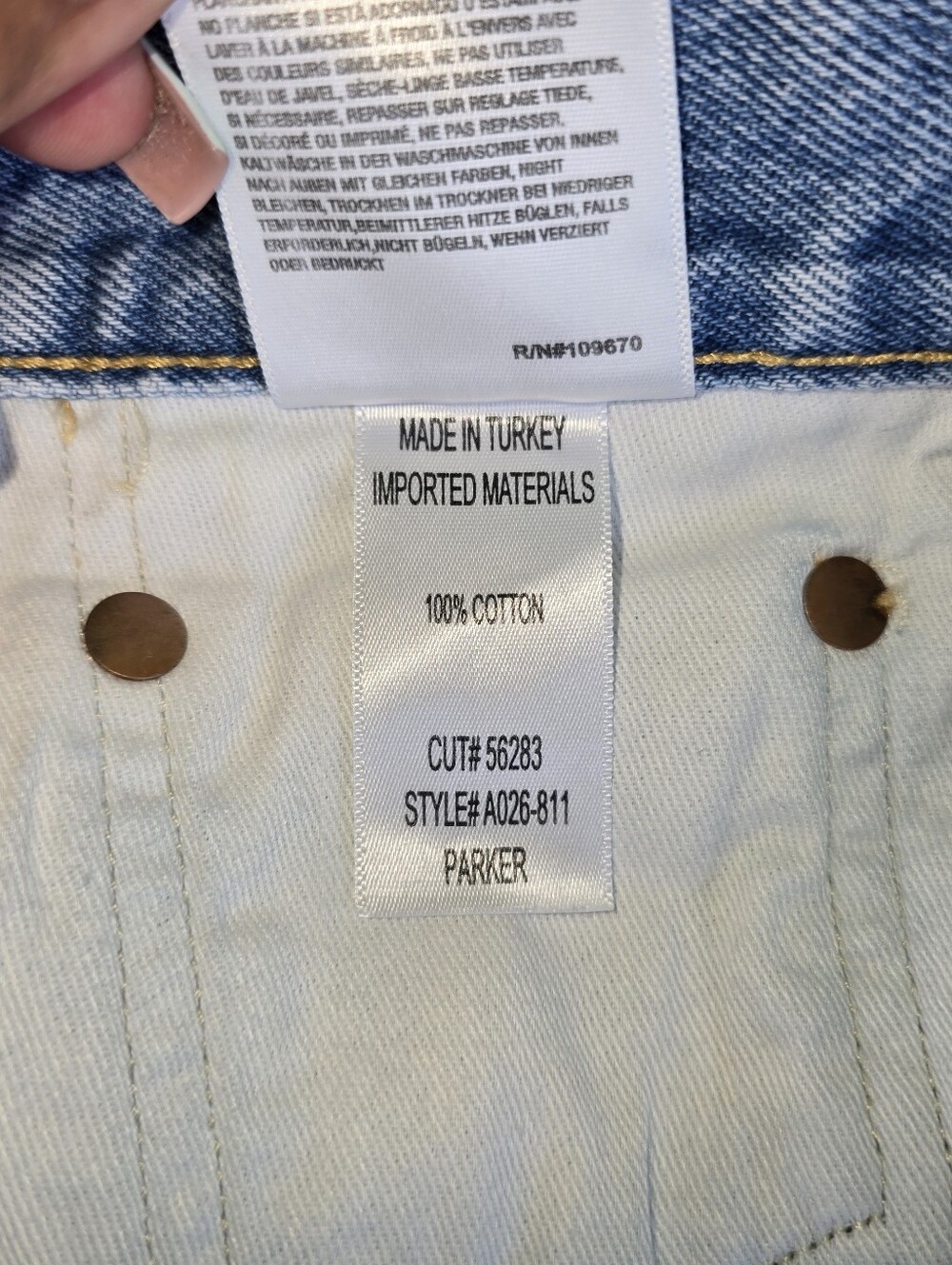 AGOLDE Parker Vintage Cut-Off Denim Shorts in Swapmeet - Picture 8 of 8